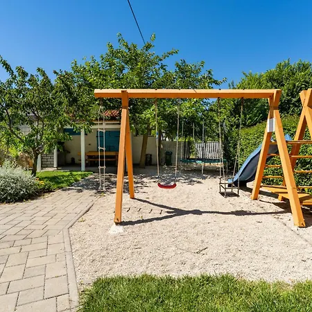 Bonex-8 By Interhome